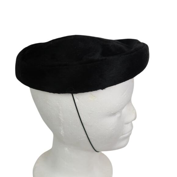 Vintage 60s Black Faux Fur Velvet Beret Hat w/ Chin Strap - Picture 2 of 7